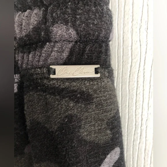 EXPRESS ONE ELEVEN Camo Joggers Size Large - Picture 4 of 4